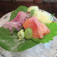 比良山荘 - 鯉の洗いと雨の魚