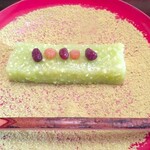 比良山荘 - 枝豆餅　ウグイス粉を張って