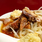 ラーメン二郎 - 豚の厚み