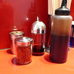 ラーメン二郎 - 卓上調味料