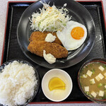 Doraibuin Akemi - 白身フライ定食、ご飯半分640円