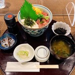 ひげ爺の栖 - 鮪トロぶつ山かけ丼