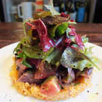 ビーボ デイリースタンド - 「ホタルイカとクスクスのサラダ」：わたの仄かな苦味と
      ベイビーリーフのスパイス感との連鎖は、
      まさに、萌え出る春の表情
      ♪