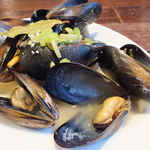 ビーボ デイリースタンド - 「ムール貝のワイン蒸し」：にんにくとセロリで風味付け。キャッチーな潮の香りと上品なコク！