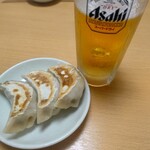 らーめん 流れ星 - 餃子３個＆生ビール