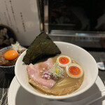 酒肴場 屯 - 農産煮干し蕎麦（味玉入り）¥950