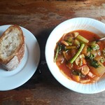 Supein barujirona - たっぷり野菜のトマトスープ