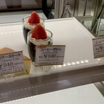 GINZA WEST - 店舗ショーケース内