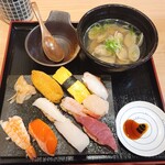 Sushi Sake Sakana Sugitama - 寿司・鯛出汁塩らーめんセット(税込990円)
                        