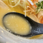 鶏SOBA 春夏冬～あきない～ - 塩味は控えめですが、とても円やかなスープ