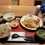 大戸屋 - 夏野菜と豚のレモン塩麹炒めと枝豆もろこしご飯