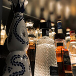 Nim's Pizza - テキーラマエストロがセレクトした様々なテキーラもございます。