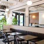 BURGER ELEVEN - テーブル