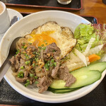 香郷 - 焼卵牛肉炒め丼