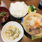 家庭料理居酒屋 よってって - ♪もつ煮定食 ¥700