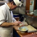 春き - 餃子作りマシーンの、足利太郎くん♪