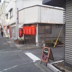 かどや - 早良街道沿い。ノレンは真新しい感じ。