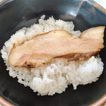 麺屋　たか - 追い飯にはチャーシューが一枚！絶対このまま食べちゃう。