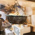 なぜ蕎麦にラー油を入れるのか。 東新宿店 - 