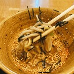 なぜ蕎麦にラー油を入れるのか。 東新宿店 - 