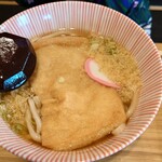 うどん いっしゅん - 料理写真:きつねうどん530円