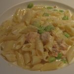 アブラッチョ - ペンネ 鮭とポテト、枝豆のクリームソース