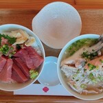 本鮪丼なかばやし - 本鮪丼（大盛）、魚のあら汁
