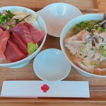 本鮪丼なかばやし - 本鮪丼（大盛）、魚のあら汁