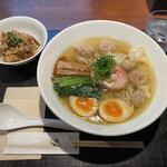 らーめん 鉢ノ葦葉 - わんたん麺+根菜の味ごはん(小)+くんたま