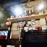 農家古民家ゲストハウス GAMP HOUSE - 室内のようす。江戸時代からの古民家がそんなに手を加えてない状態でつかわれてますミャ