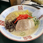 伸龍 - 長浜とんこつラーメン（750円）