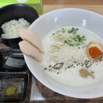 麺匠 響 - 料理写真:濃厚鶏白湯しお　※ライス無料
