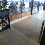 レストランKEI - 開放感あるエントランス