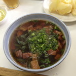 肉よも亭 - うどん全景。