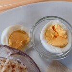 もちや吉郎 - 茹で卵は普通な茹で具合