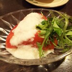 金町製麺 - トマトのサラダ（自家製玉ねぎソース添え）