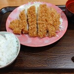 とんかつ まるや 極 - ロースカツ定食。700円
            