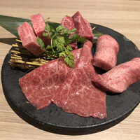 近江うし 焼肉 にくTATSU 青山本店 - 