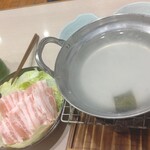 Taishuusakaba Fukuro - 豚肉とレタスのしゃぶしゃぶ鍋