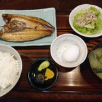 Kawase - 日替わり焼魚定食(660円)ホッケ・生卵