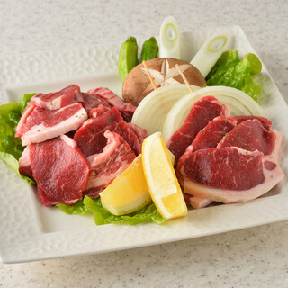 Enjoy Genghis Khan (Mutton grilled on a hot plate) with specially selected lamb!