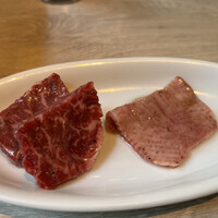 うしごろバンビーナ 渋谷店 - ・上タン塩とハラミ：厚切りでジューシー、噛むたびに旨みが広がる。塩加減も良好でご飯が進む。