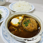キッチン岡田 - B定食（海老フライ、クリームコロッケ、ミニカツ、ハンバーグ）¥650のハンバーグ部分