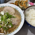 Chuuka Menkichi - 中華そば大盛り　餃子5個　ライス