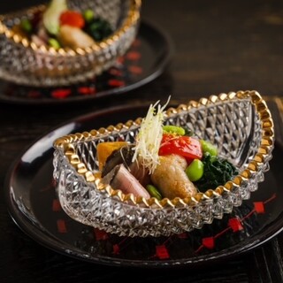 厳選した食材を使い、四季を大切にした人気のコースを心ゆくまで