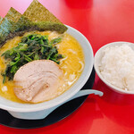 横浜家系ラーメン かすたむ家 - 結構美味しい