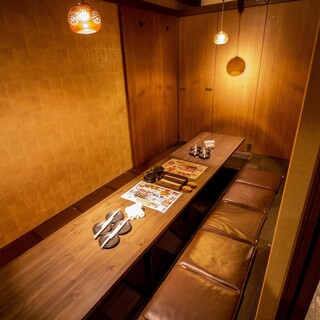 Comfortable even for a large number of people ♪ For banquets, sit on a sunken kotatsu table or at a table.