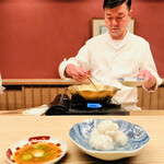 緒方 - ◎鱧切りした鱧と黄韮をしゃぶしゃぶしていく。