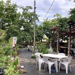 まんえい堂 - 外の休憩所