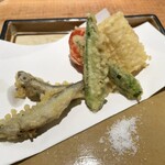 山形料理と地酒 まら - 稚鮎と夏野菜の天ぷら